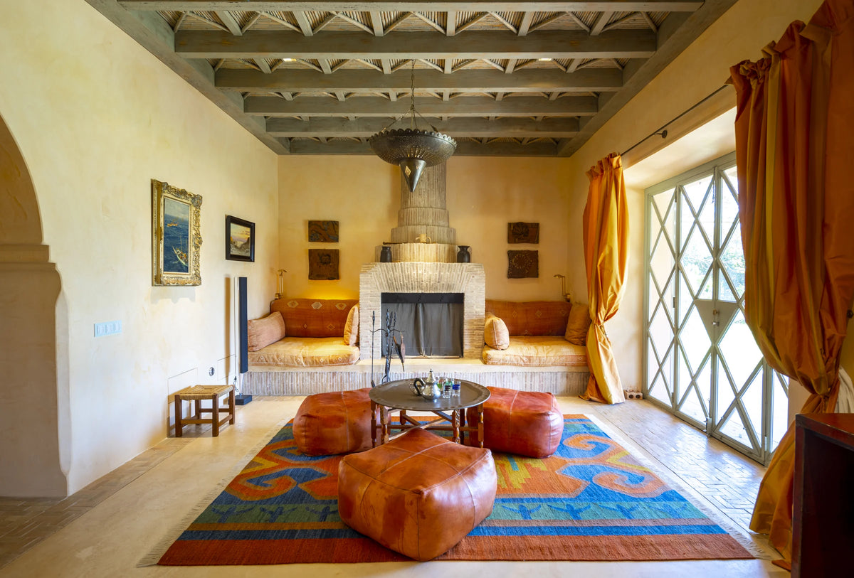 Living room with fireplace in the Arabic House